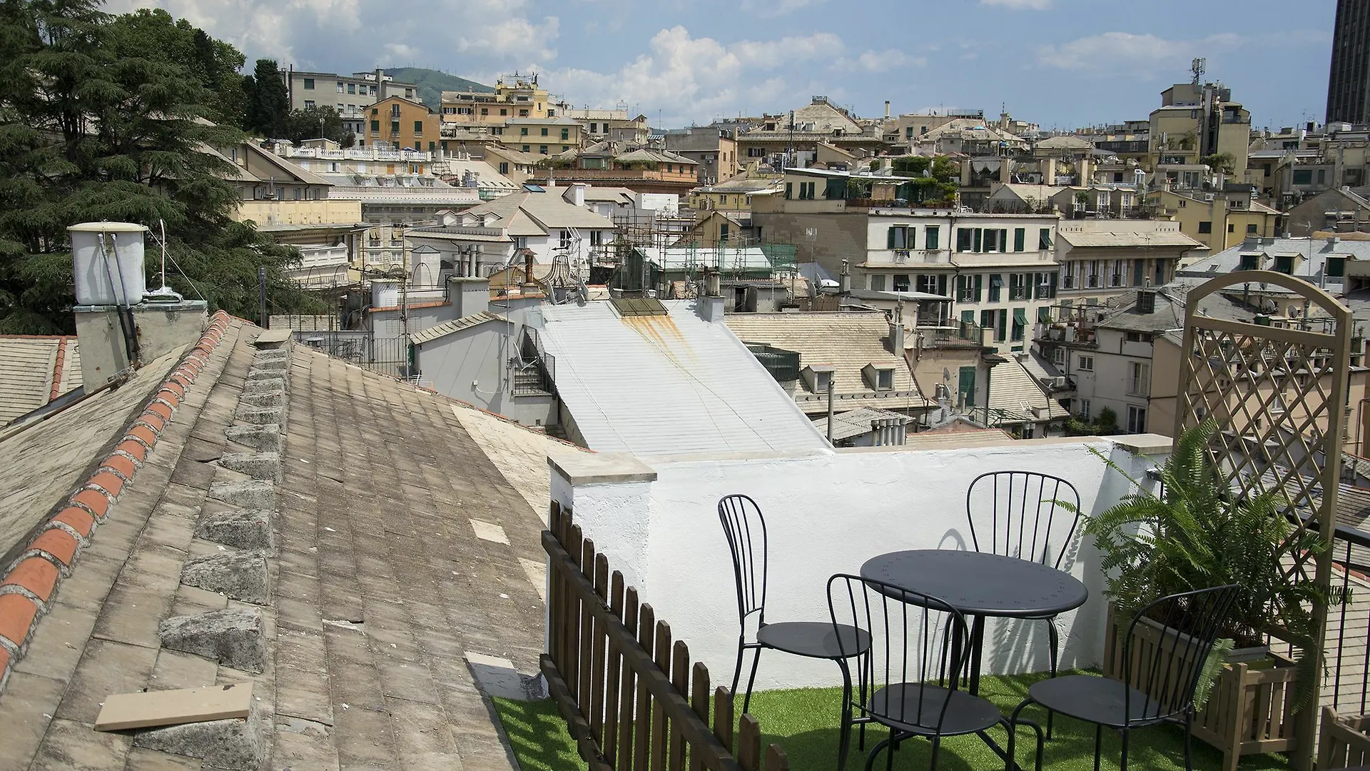 Sky On The Roofs - Il Cielo Sui Tetti Hotel Genoa 3*,